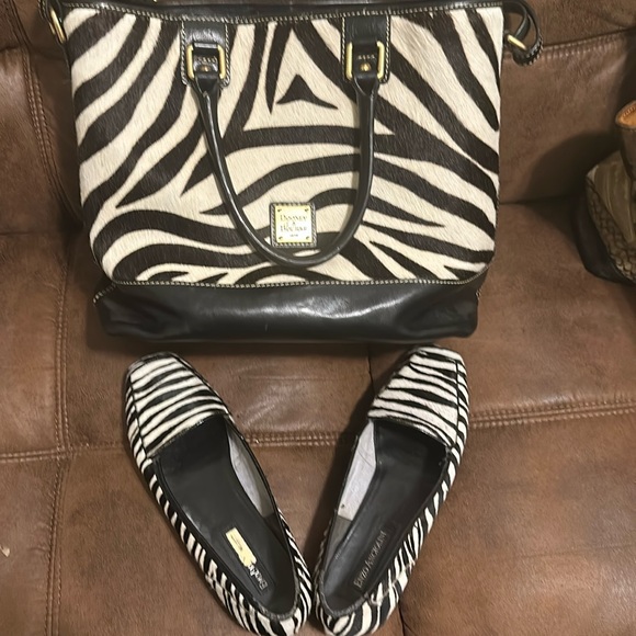 Cleaning out closet pocketbook good condition shoes have been worn are size 10w - Picture 1 of 6